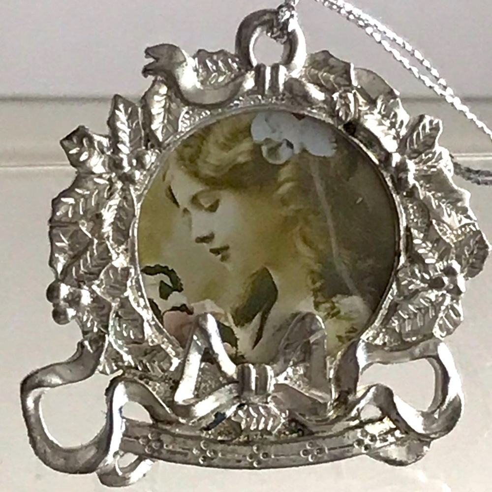 SilverTone Ornate Victorian Regency French Style Picture Frame Xmas Ornament VTG